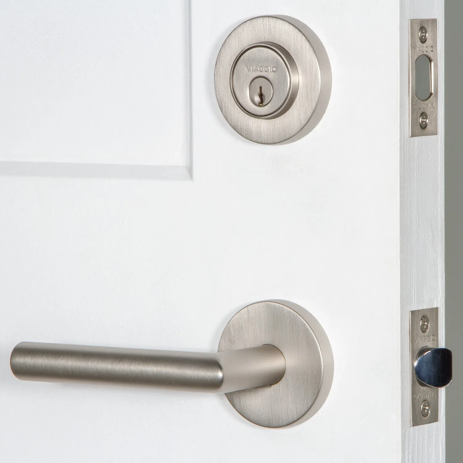Circolo Rosette Entry Set with Moderno Lever in Satin Nickel