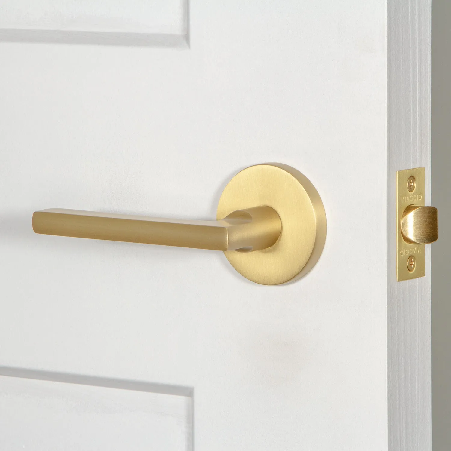 Circolo Rosette with Milano Lever in Satin Brass